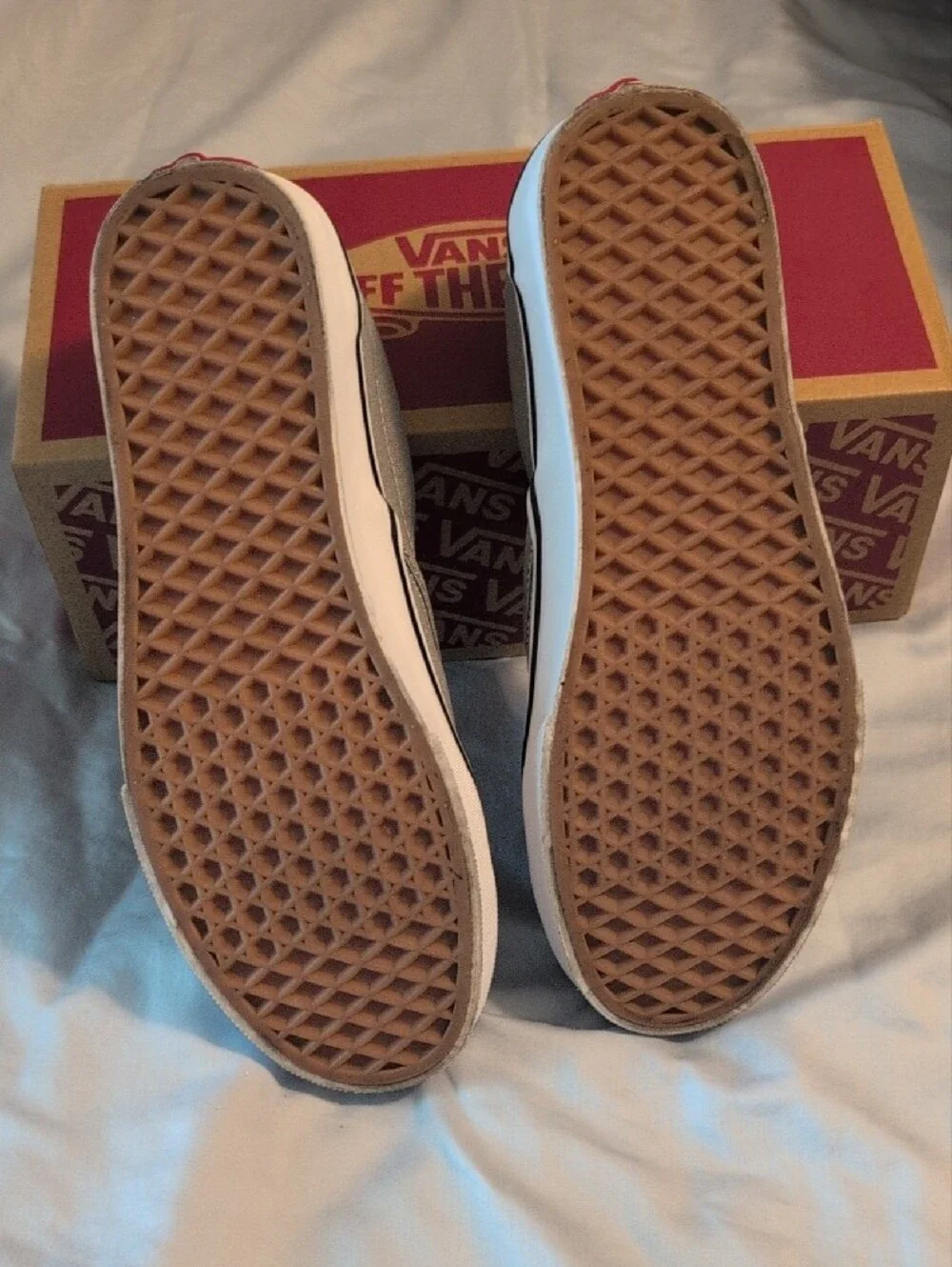Vans Classic Slip-On in Drizzle/True White